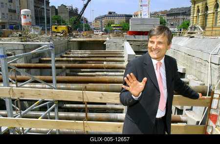 Épül az új aluljáró a Keletinél-stock-foto