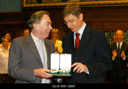 Gyurcsány Ferenc kitüntette Andrew Lloyd Webbert-stock-foto