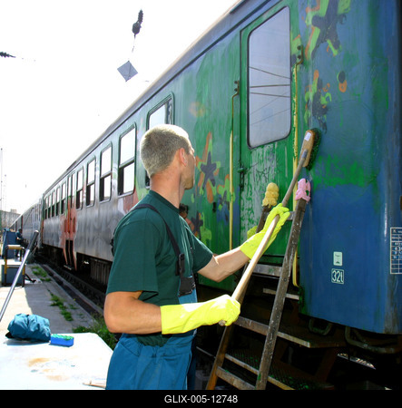 225 milliós kárt okoznak a graffitik a MÁV-nak-stock-foto