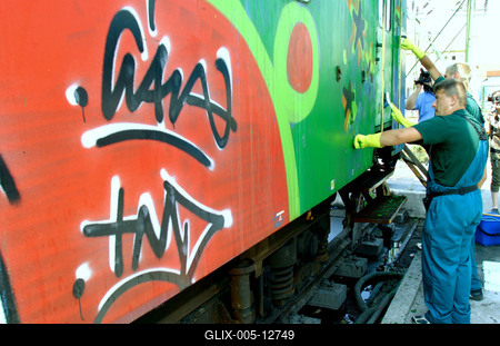 225 milliós kárt okoznak a graffitik a MÁV-nak-stock-foto