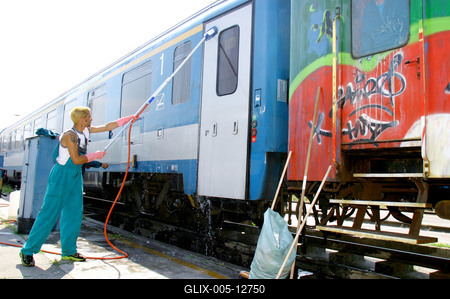 225 milliós kárt okoznak a graffitik a MÁV-nak-stock-foto