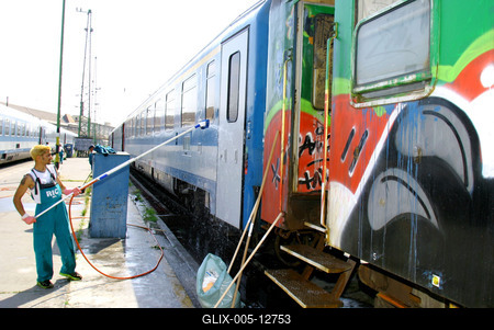 225 milliós kárt okoznak a graffitik a MÁV-nak-stock-foto