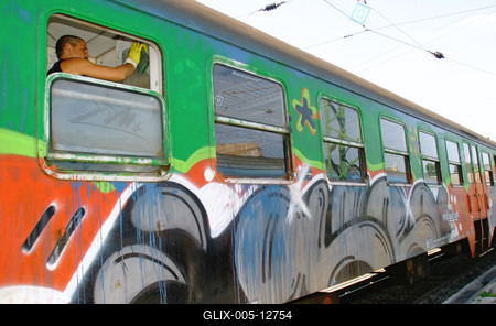 225 milliós kárt okoznak a graffitik a MÁV-nak-stock-foto