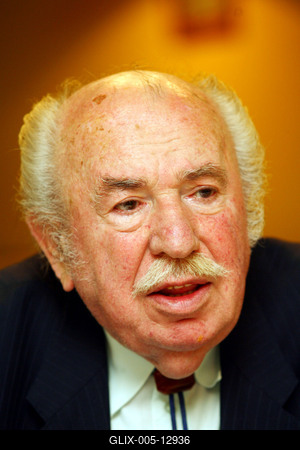 Megjelent Szilágyi György Dzsingisz Kohn Córeszban című könyve-stock-foto