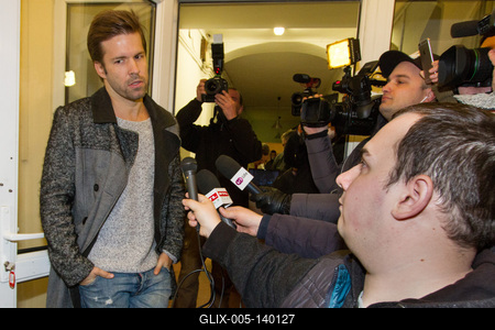 Mégiscsak élőben szólhat a Morning show-stock-foto