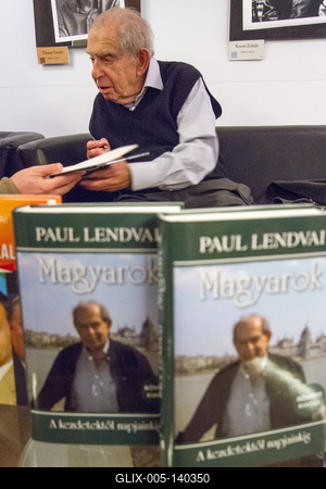 Paul Lendvai: Magyarok című könyvének bemutatója-stock-foto