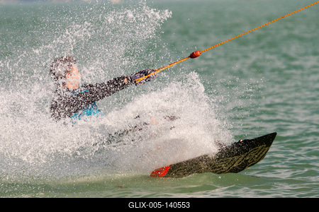 Vizisízés, wakeboardozás a Balatonban-stock-foto