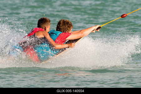 Vizisízés, wakeboardozás a Balatonban-stock-foto