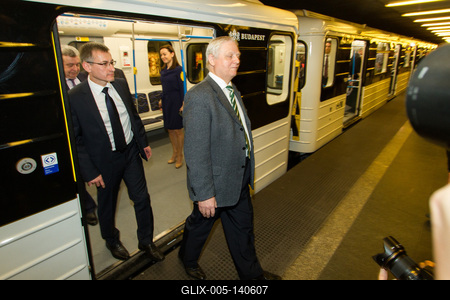 Tarlós István polgármester átadta a felújított orosz metrószerelvényeket-stock-foto