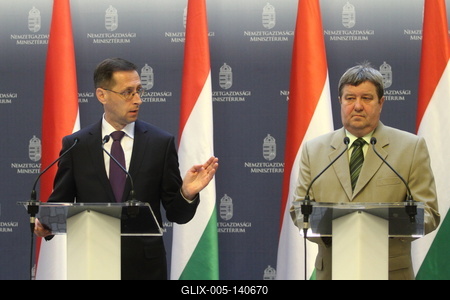 Varga Mihály és Tállai András sajtótájékoztatója-stock-foto