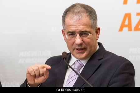 Kósa Lajos sajtótájékoztatót tart-stock-foto