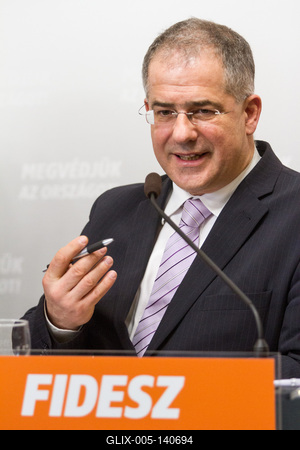 Kósa Lajos sajtótájékoztatót tart-stock-foto