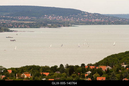A Balatonfüredi öböl látványa Tihanyból-stock-foto