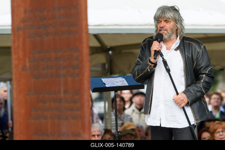 Földes László (Hobo) József Attila estje a költő sírjánál-stock-foto