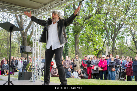 Földes László (Hobo) József Attila estje a költő sírjánál-stock-foto