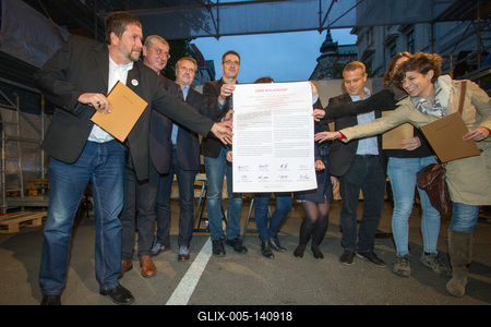 Megállapodást írtak alá az ellenzéki pártok-stock-foto