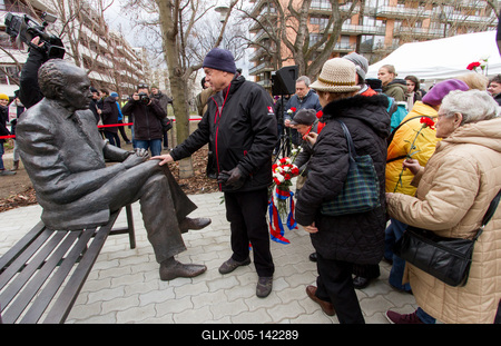 Felavatták Tom Lantos szobrát-stock-foto