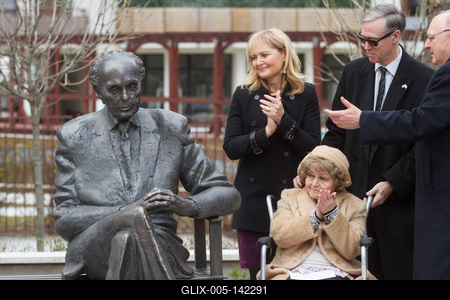 Felavatták Tom Lantos szobrát-stock-foto