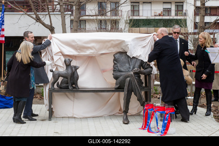 Felavatták Tom Lantos szobrát-stock-foto