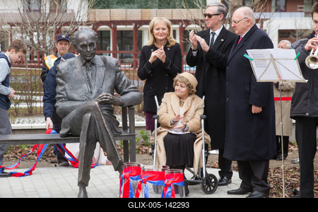 Felavatták Tom Lantos szobrát-stock-foto