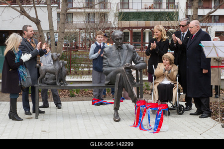 Felavatták Tom Lantos szobrát-stock-foto