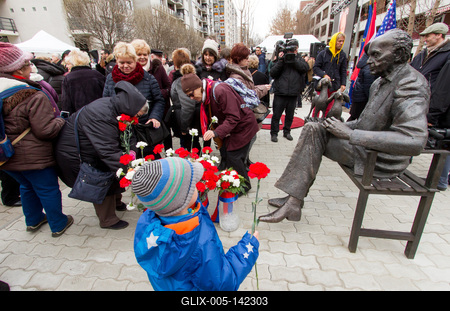 Felavatták Tom Lantos szobrát-stock-foto