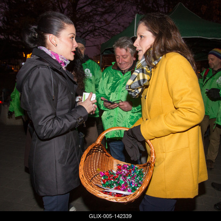 Az LMP ételosztása a Deák téren-stock-foto