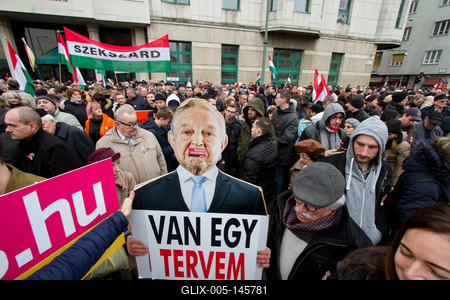 Békemenet gyülekezõ a Bem téren.A képen Soros György bábu.2018.03.15.Fotó:Vörös Szilárd-stock-foto