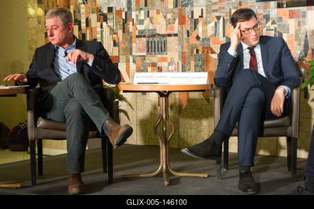 Politika - Miniszterelnök-jelöltek vitáznak-stock-foto