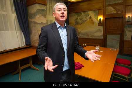 Politika - Miniszterelnök-jelöltek vitáznak-stock-foto