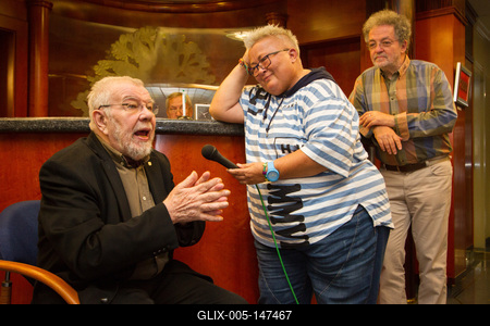 Haraszty István kiállítása a Klubrádióban.A képen Haraszty István, Falusi Mariann és Arató András.2017.09.18.Fotó:Vörös Szilárd-stock-foto