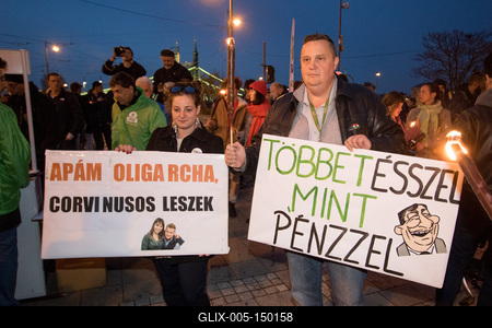 Fáklyás tüntetés a tandíj ellen a Gellért tér és a Corvinus Egyetem között.2018.10.23.Fotó:Vörös Szilárd-stock-foto