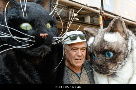 A Székesfehérvári Vörösmarty Színház promótálja az Andrássy úton a Nemzeti Színházbanelõadandó darabjukat a Kafka a tengerparton Murakami Harukitól.A képen Gáspár Sándor.2019.03.22.Fotó:Vörös Szilárd A Székesfehérvári Vörösmarty Színház promótálja az Andrássy úton a Nemzeti Színházban elõadandó darabjukat a Kafka a tengerpartont Murakami Harukitól.A képen Gáspár Sándor.2019.03.22.Fotó:Vörös Szilárd-stock-foto