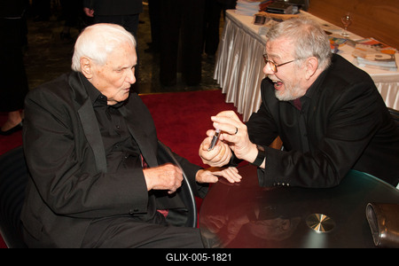 Budapest, 2010.12.04.
Idén nyolcadik alkalommal került megrendezésre a Prima Primissima Díjátadó Gálaest a Művészetek Palotájában.

A képen: Jancsó Miklós rendező (balra) és Haraszty István szobrász-stock-foto