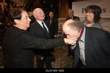 Budapest, 2010.12.04.
Idén nyolcadik alkalommal került megrendezésre a Prima Primissima Díjátadó Gálaest a Művészetek Palotájában.

A képen: Moldova György író a feleségével és Sándor György humorista a párjával (jobbra)-stock-foto