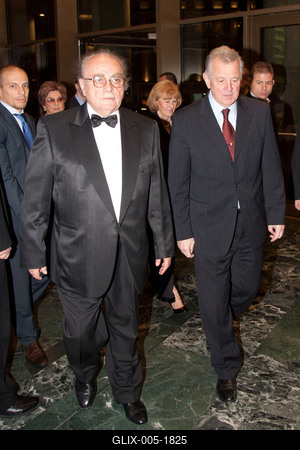 Budapest, 2010.12.04.
Idén nyolcadik alkalommal került megrendezésre a Prima Primissima Díjátadó Gálaest a Művészetek Palotájában.

A képen: Demján Sándor üzletember (balra) és Schmitt Pál köztársasági elnök-stock-foto