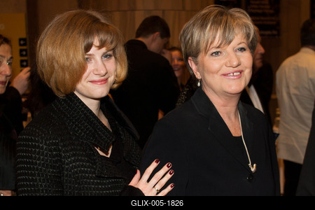 Budapest, 2010.12.04.
Idén nyolcadik alkalommal került megrendezésre a Prima Primissima Díjátadó Gálaest a Művészetek Palotájában.

A képen: Szili Katalin politikus (jobbra) és lánya-stock-foto