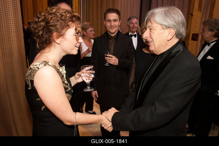 Budapest, 2010.12.04.
Idén nyolcadik alkalommal került megrendezésre a Prima Primissima Díjátadó Gálaest a Művészetek Palotájában.

A képen: Veiszer Alinda műsorvezető és Finta József építész-stock-foto