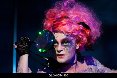 Presser Gábor - Varró Dániel - Teslár Ákos: Túl a Maszat-hegyen-stock-foto