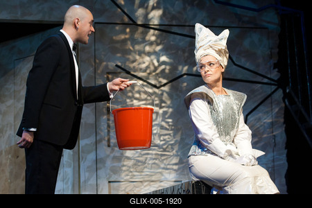 Presser Gábor - Varró Dániel - Teslár Ákos: Túl a Maszat-hegyen-stock-foto