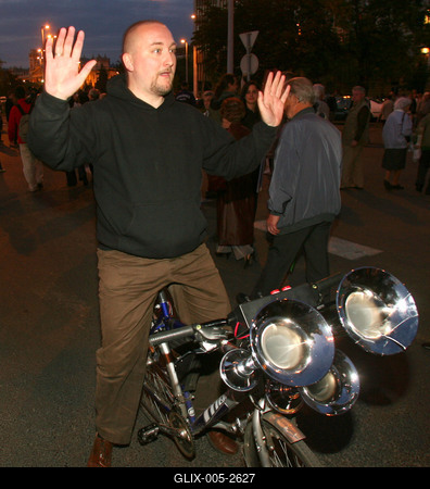 Békenap a Duna-parton-stock-foto