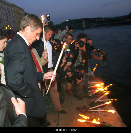 Békenap a Duna-parton-stock-foto