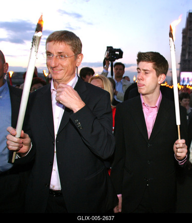 Békenap a Duna-parton-stock-foto