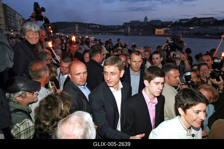 Békenap a Duna-parton-stock-foto