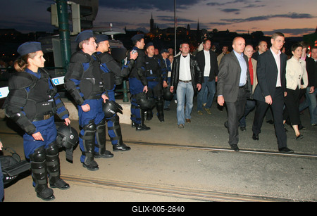 Békenap a Duna-parton-stock-foto