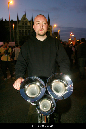 Békenap a Duna-parton-stock-foto