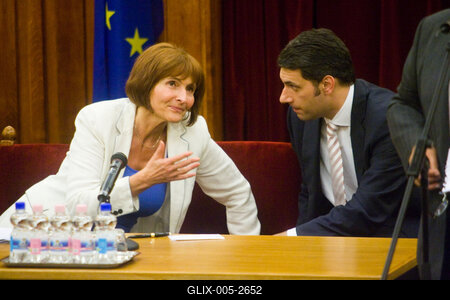 A parlamenti pártok meghallgatják a köztársasági elnök-jelölteket-stock-foto