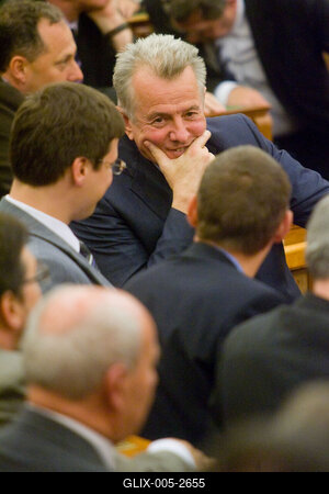 A parlamenti pártok meghallgatják a köztársasági elnök-jelölteket-stock-foto