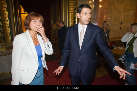 A parlamenti pártok meghallgatják a köztársasági elnök-jelölteket-stock-foto