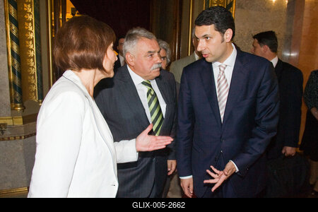 A parlamenti pártok meghallgatják a köztársasági elnök-jelölteket-stock-foto